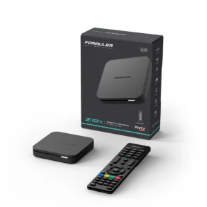 Produktbild av en Formuler Z10 SE IPTV set-top box med dess förpackning, fjärrkontroll och enhet som visas på en vit bakgrund. Inkluderar stöd för IPTV-kanaler.